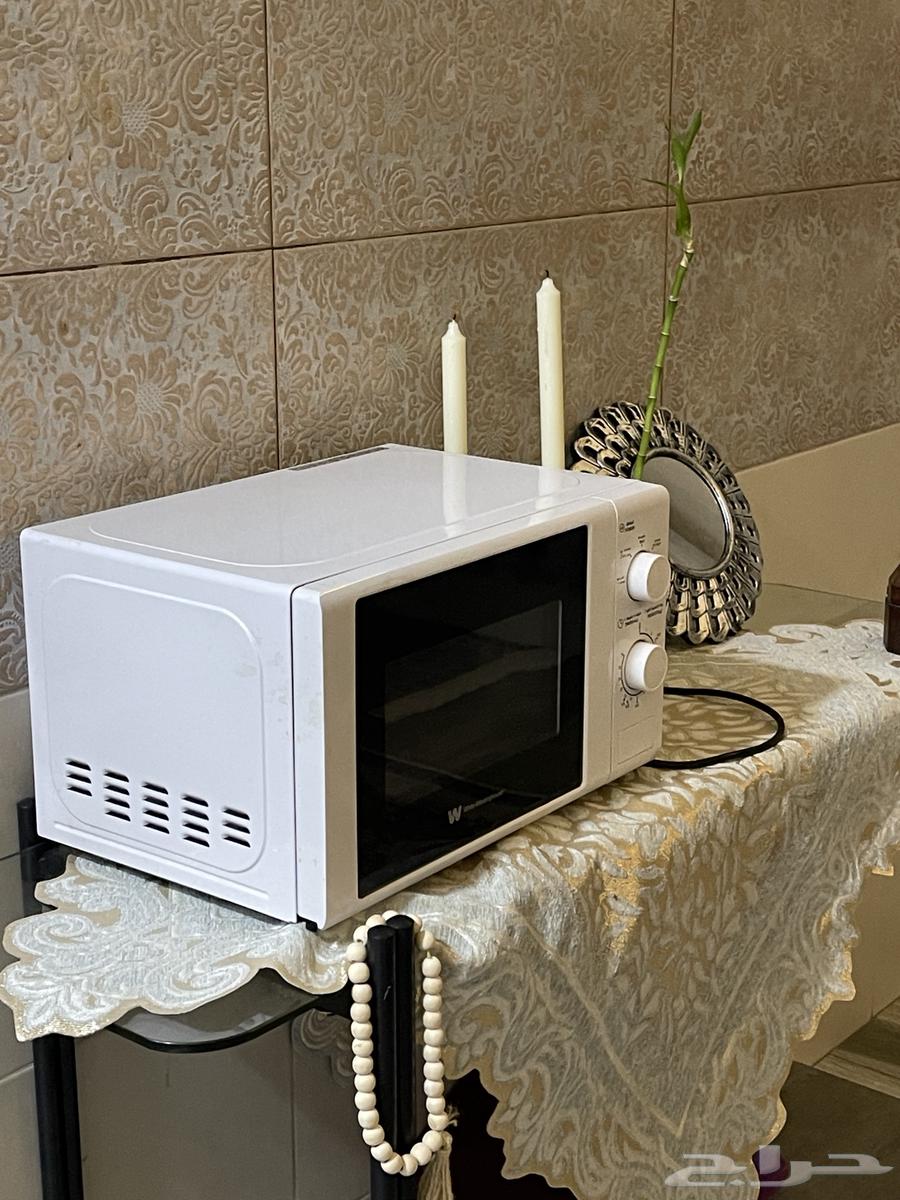 Golden opportunity: Almost new microwave, lightly used for 5 months, very clean64481114624259110