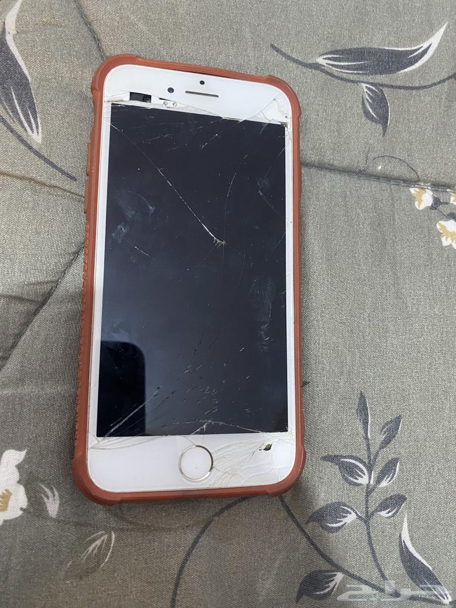 iPhone 7 very clean and working, but needs screen replacement and its screen is very cheap64480935953026111
