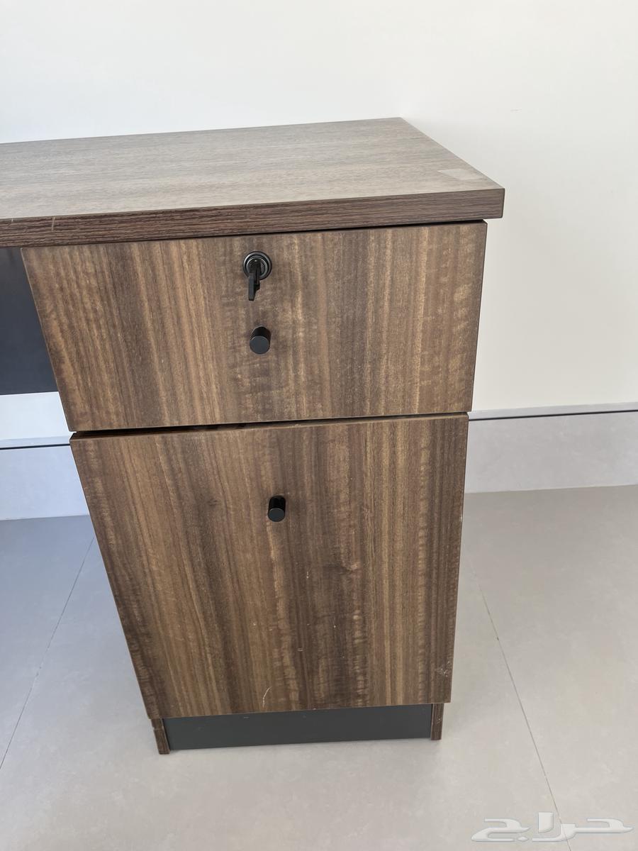 Table and chair64480991693441110