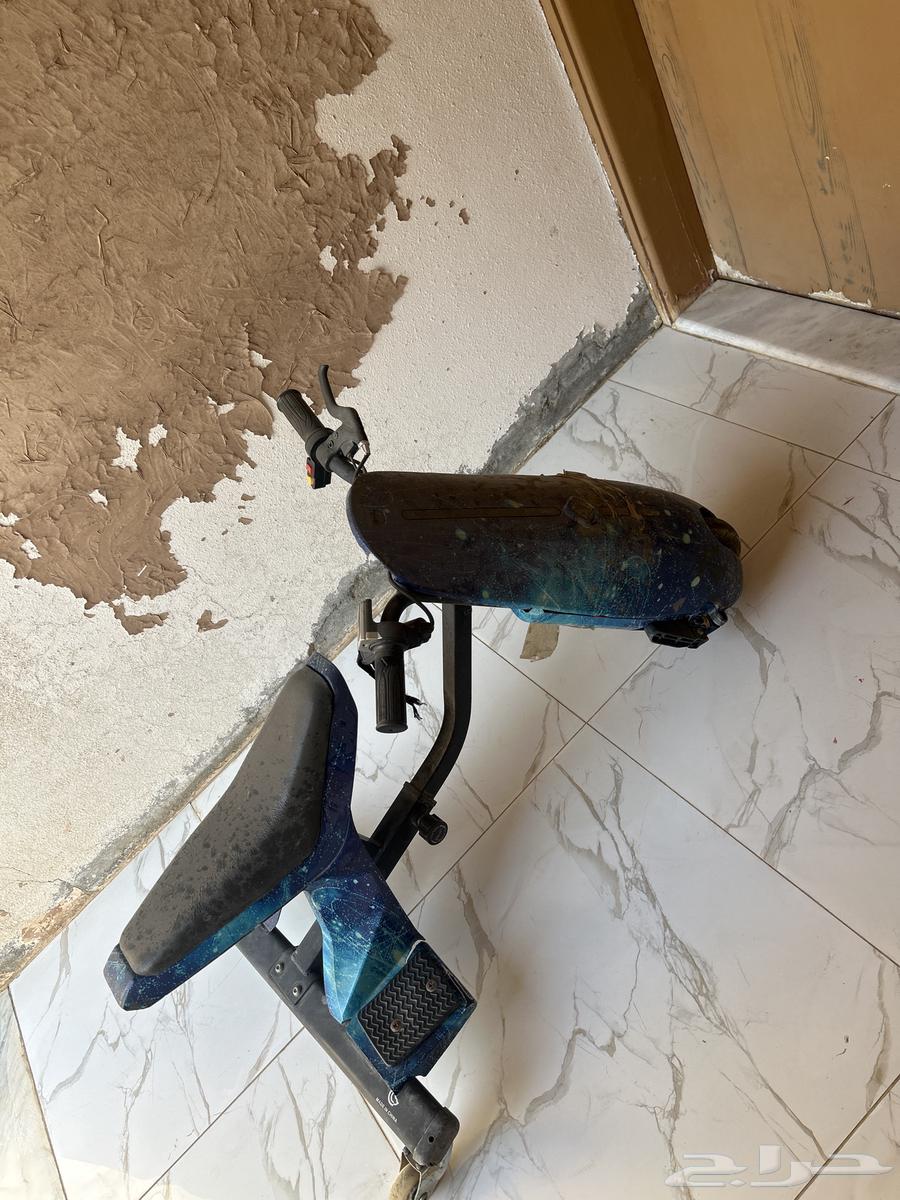 A new scooter, nothing in it64482973195649112