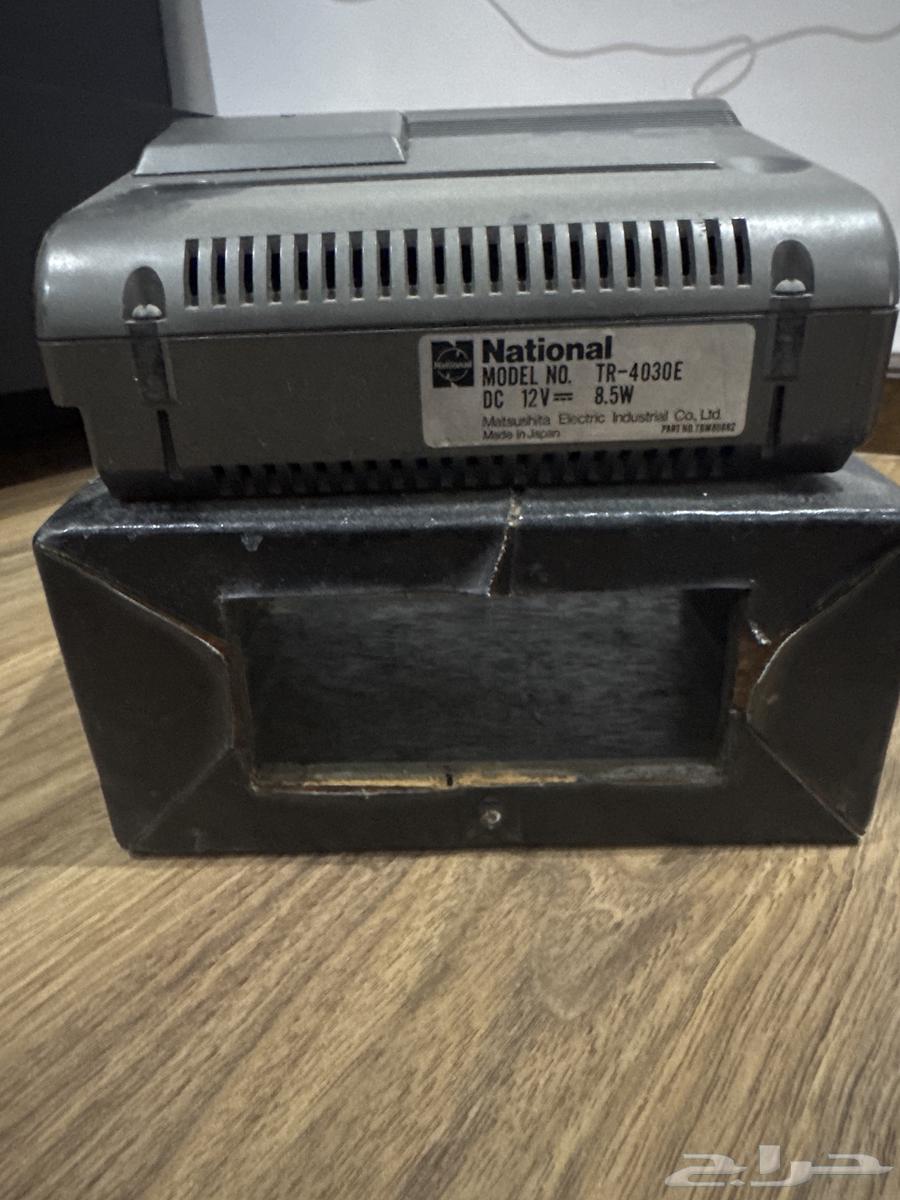 تلفزيون صغير قديم اثري للبيع على السوم64482268071811112