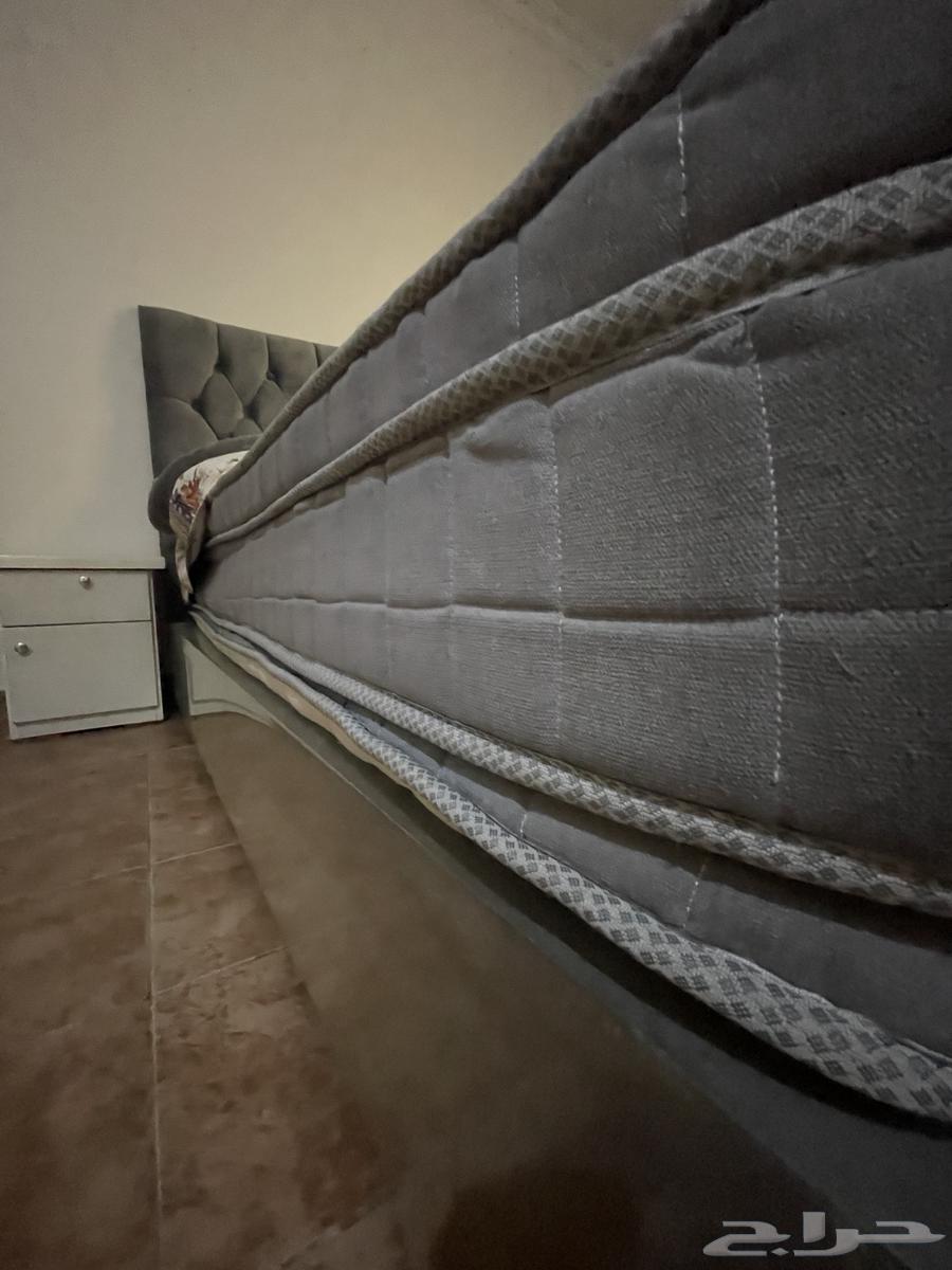 Clean bedroom, semi-new refrigerator, plasma screen table and tables64480167391363113