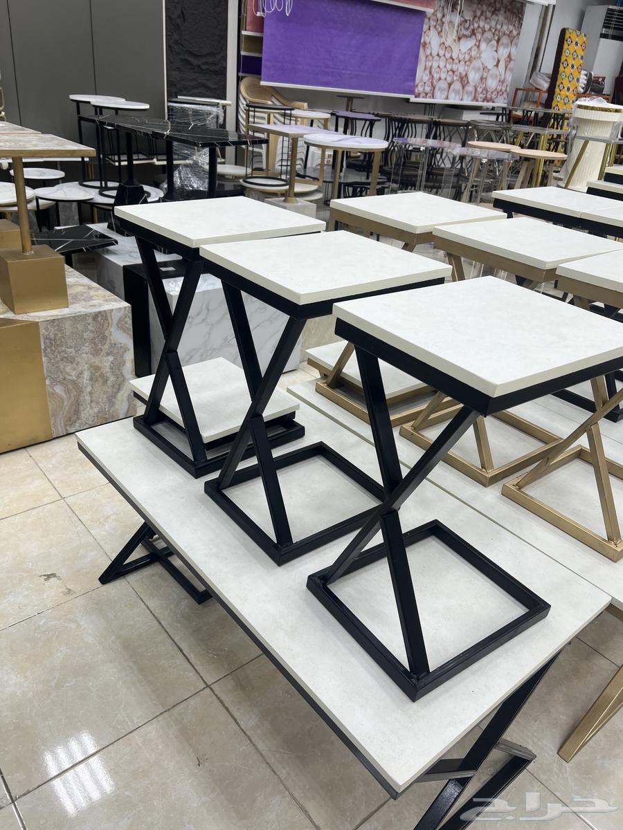 طاولة كبيرة مع 4 خدمة جديدة للبيع ب 500 ريال64484675916673110