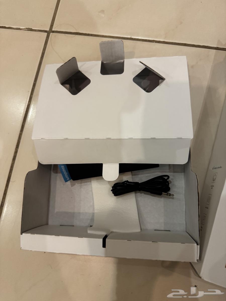 Headphones and laser device64479383336065110