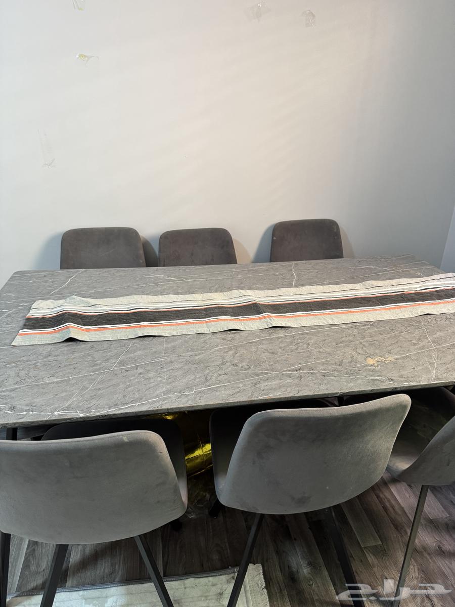 ترابيزه سفره 8 كراسي ب300 ريال وقابل للتفاوض سرعه البيع64480482716162112