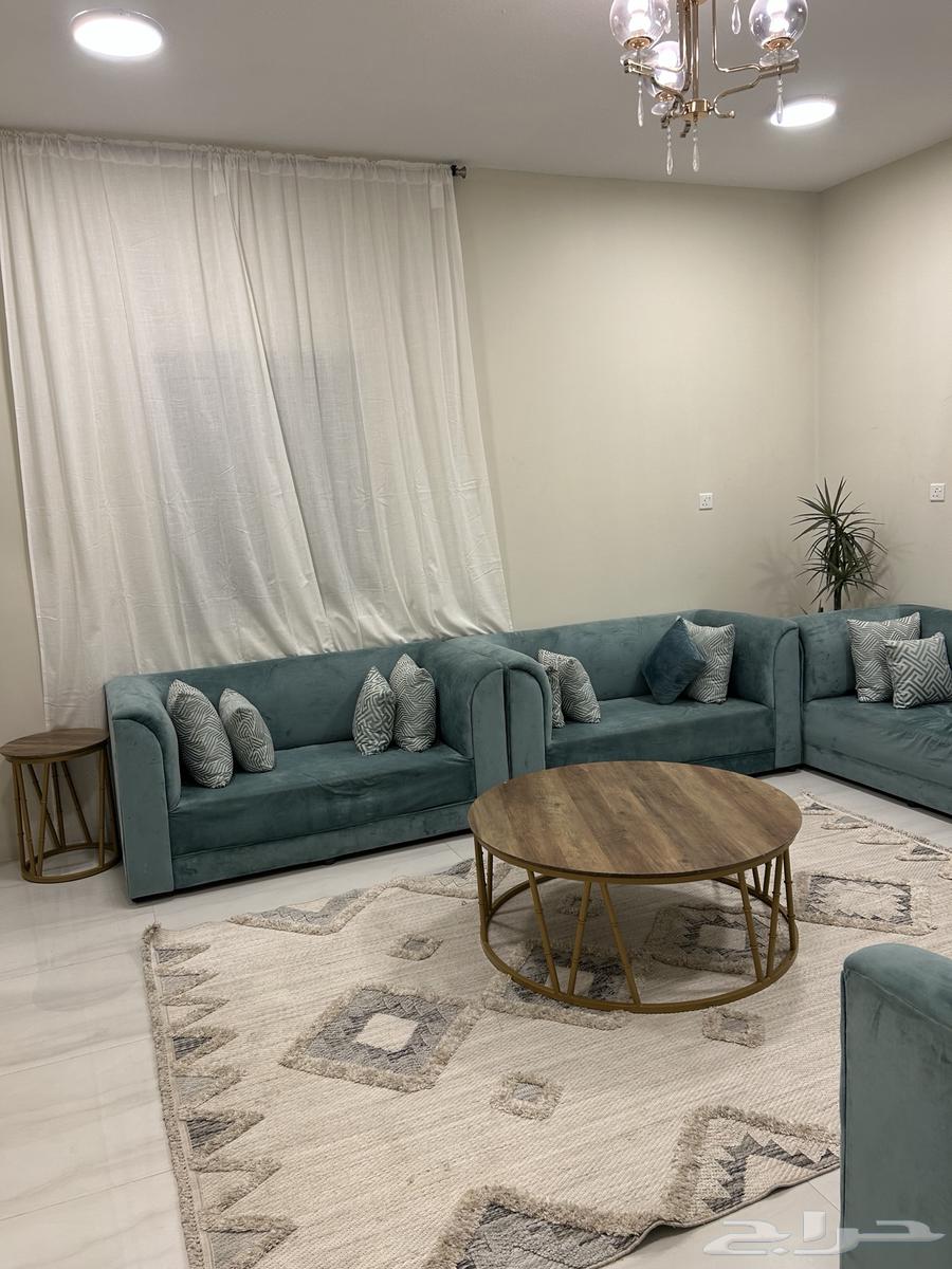 Sofa set, tables, and carpet64481845545346113