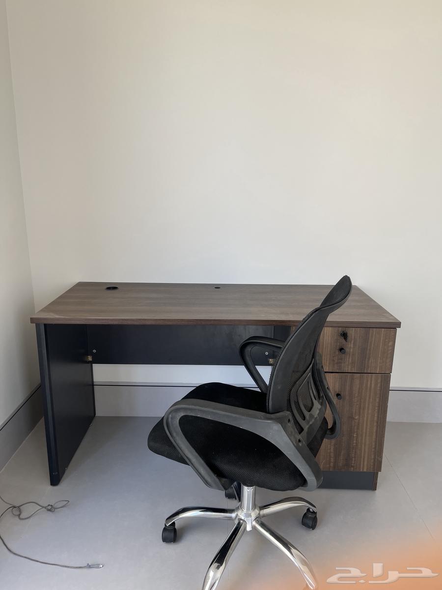 Table and chair64480991693441114