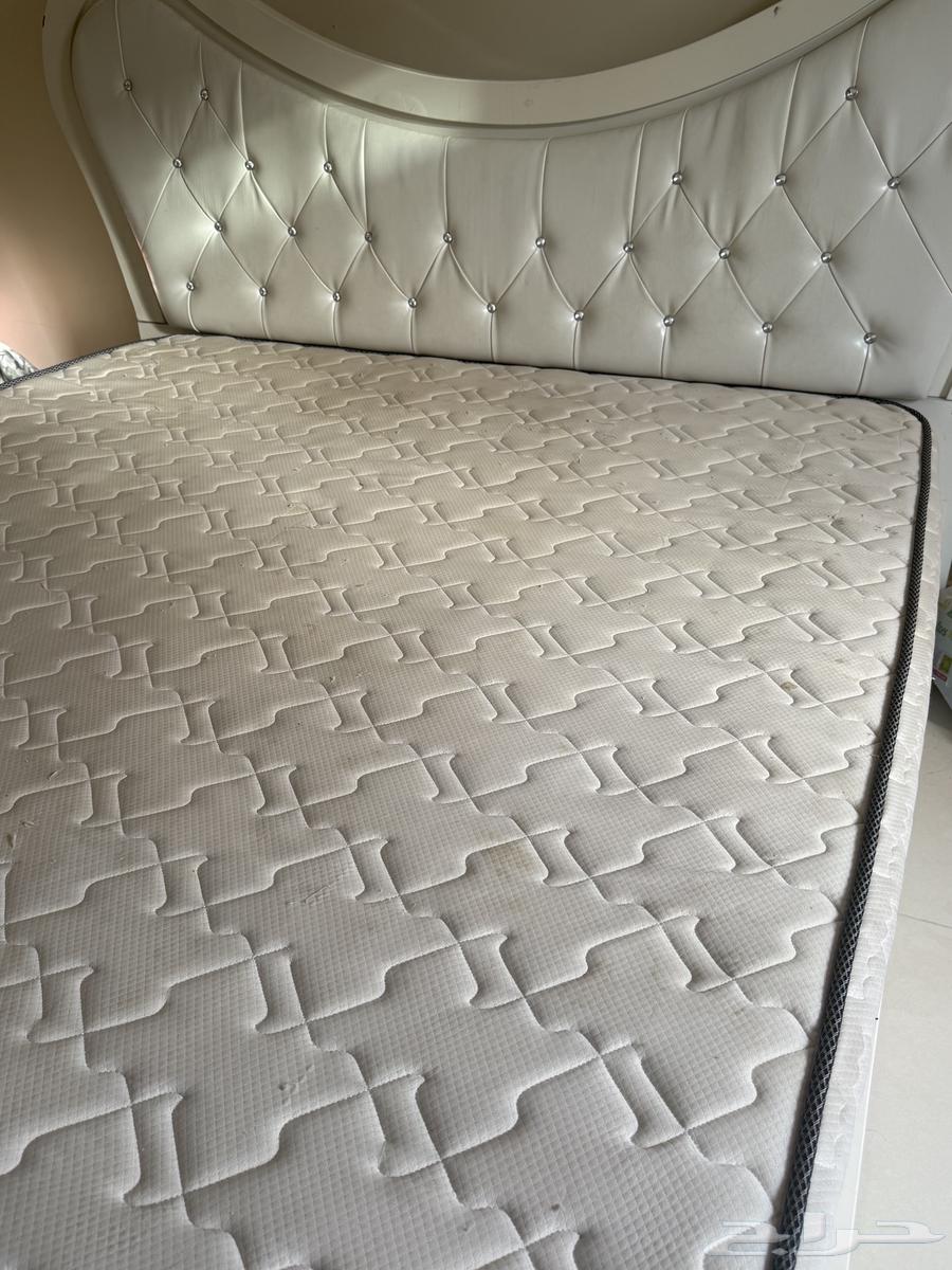 King Size Bed and Mattress64550053743233111