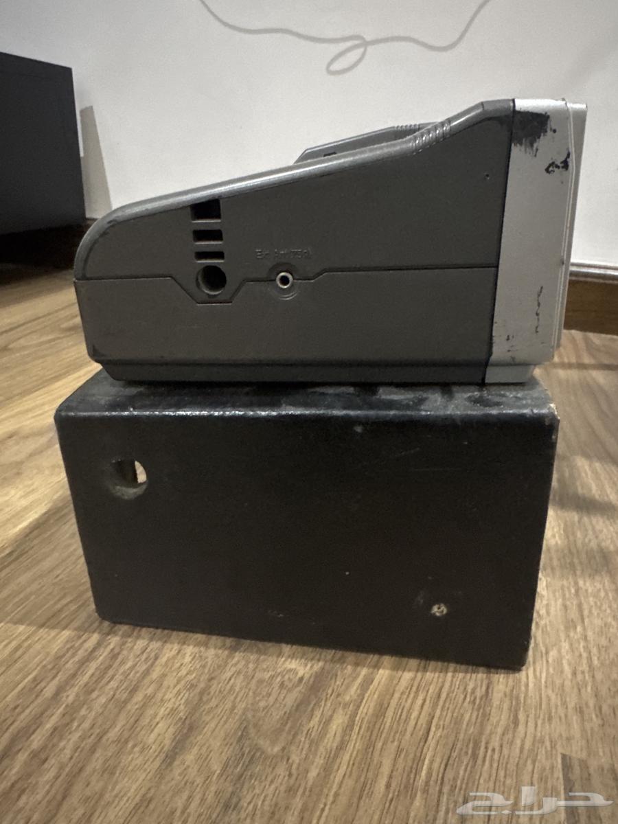 تلفزيون صغير قديم اثري للبيع على السوم64482268071811113