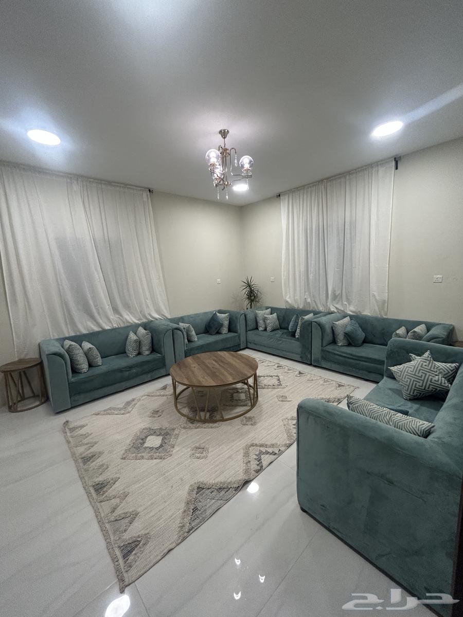 Sofa set, tables, and carpet64481845545346110