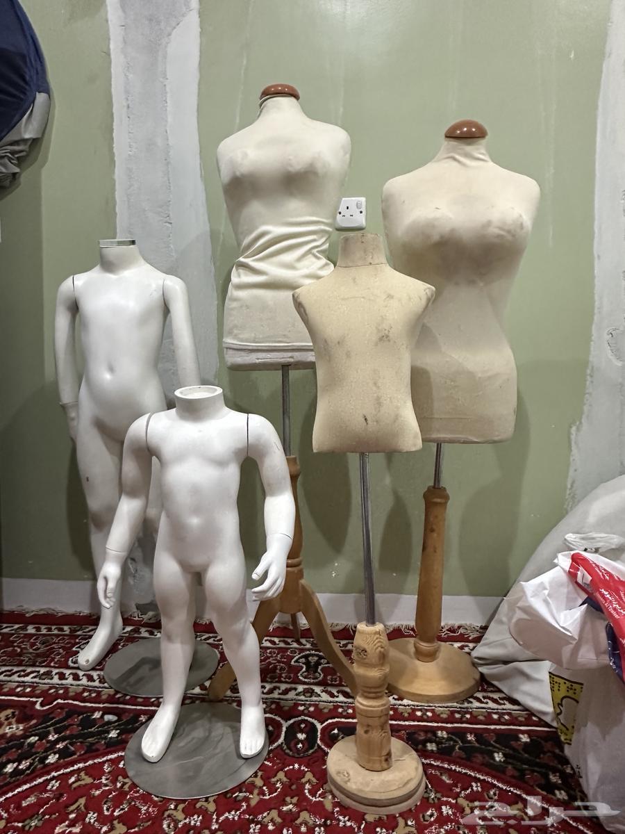 Mannequins in various sizes for fashion display64480537737859110