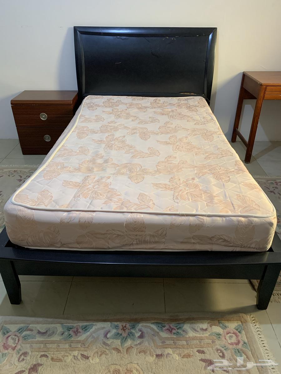 Table with 4 chairs. Single bed 120 cm with mattress and drawers64480963730177112