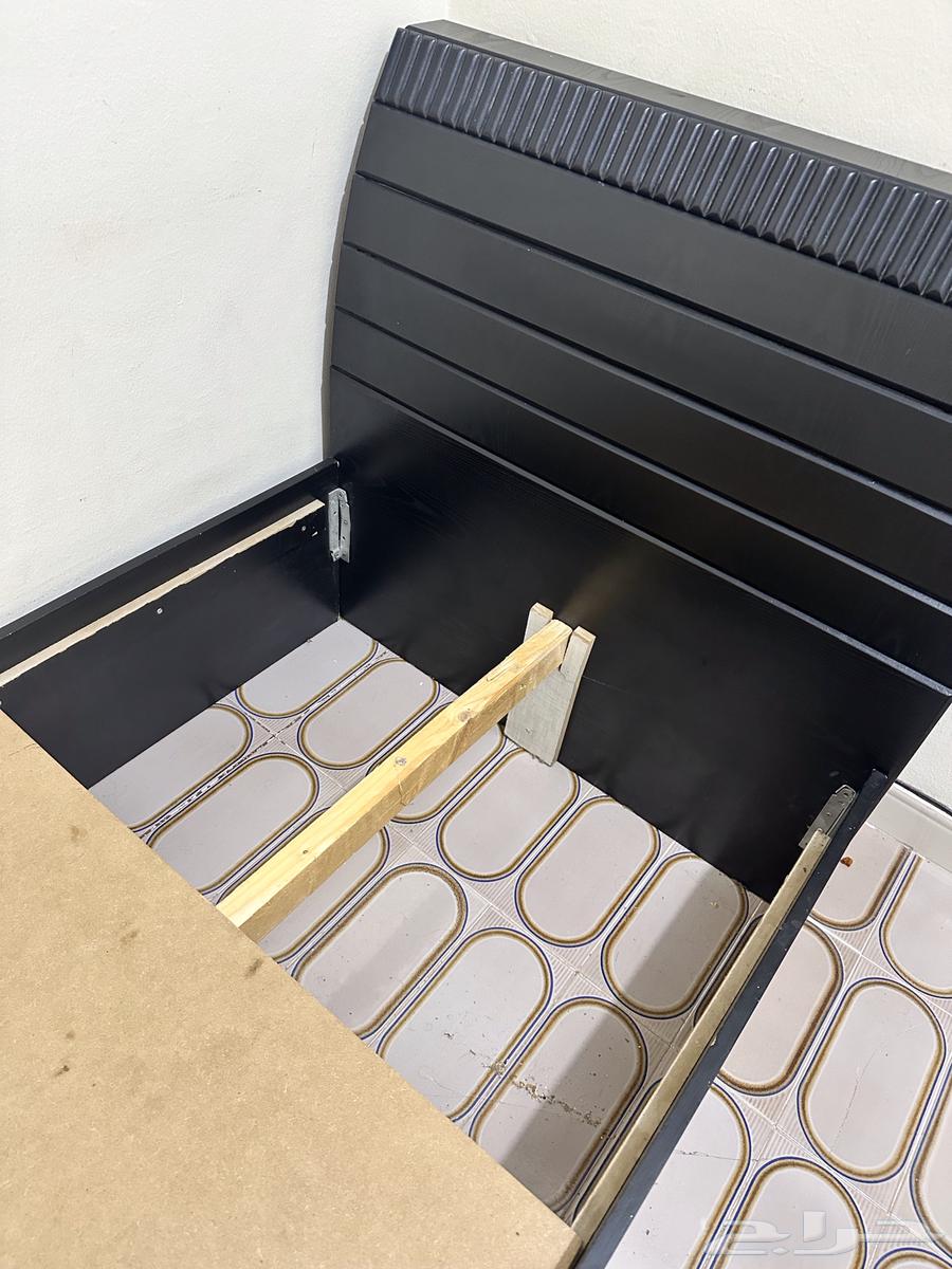 سرير خشبي نظيف نفر واحد64481558418819113