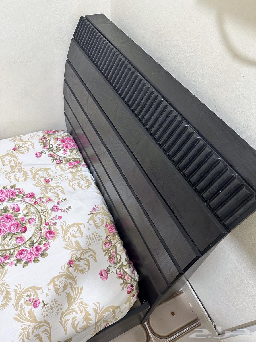 سرير خشبي نظيف نفر واحد64481558418819111