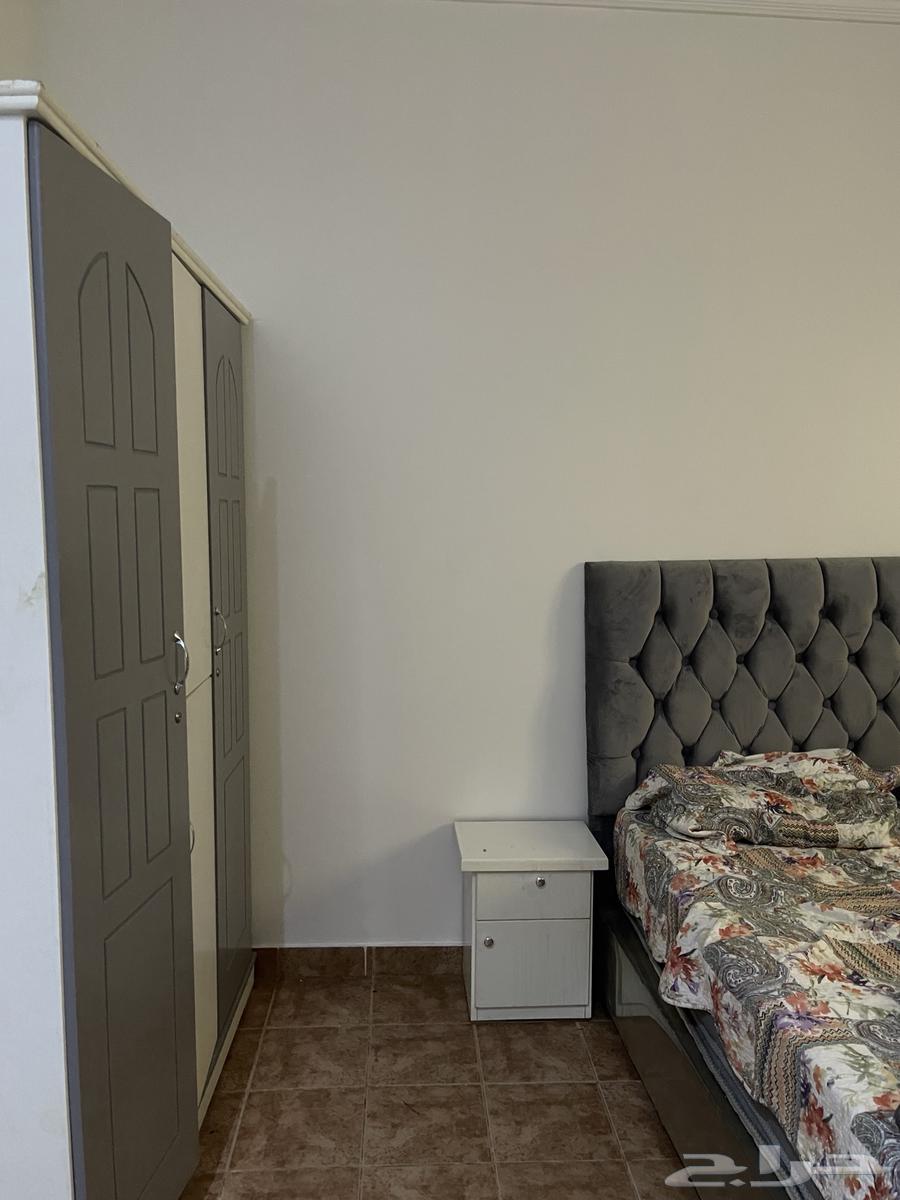 Clean bedroom, semi-new refrigerator, plasma screen table and tables64480167391363112