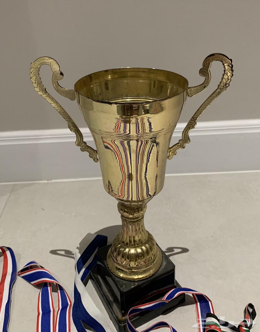 كأس وميداليات ذهبية للبيع كلها ب 4064485474625281110