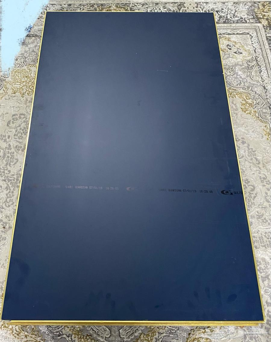 طاوله ارضيه معها اربع طاولات صغار نفس الشكل64481182903170110