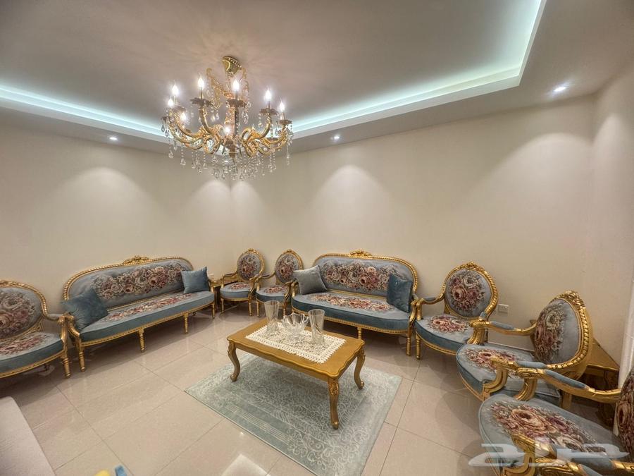 كنب مع السجاد والطاوله والثريا ب 250064480867948931110