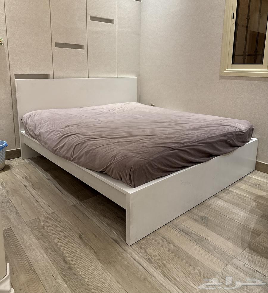 سرير ابيض ايكيا نظيف وجديد64484005800707110