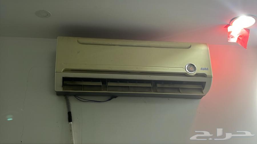 Air conditioner, two TVs, and refrigerator64479396883714110