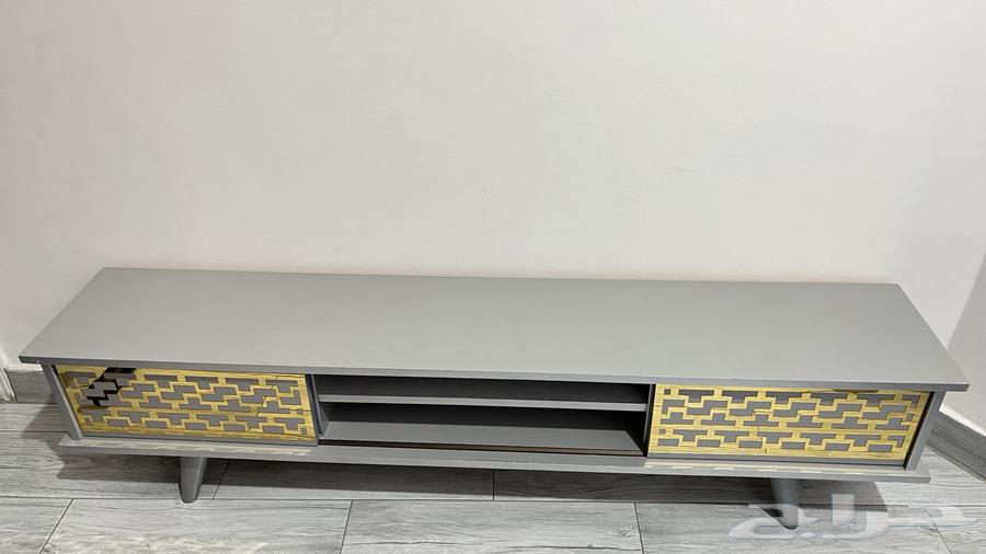 طاوله تلفزيون رمادي مع ذهبي64481305396483110