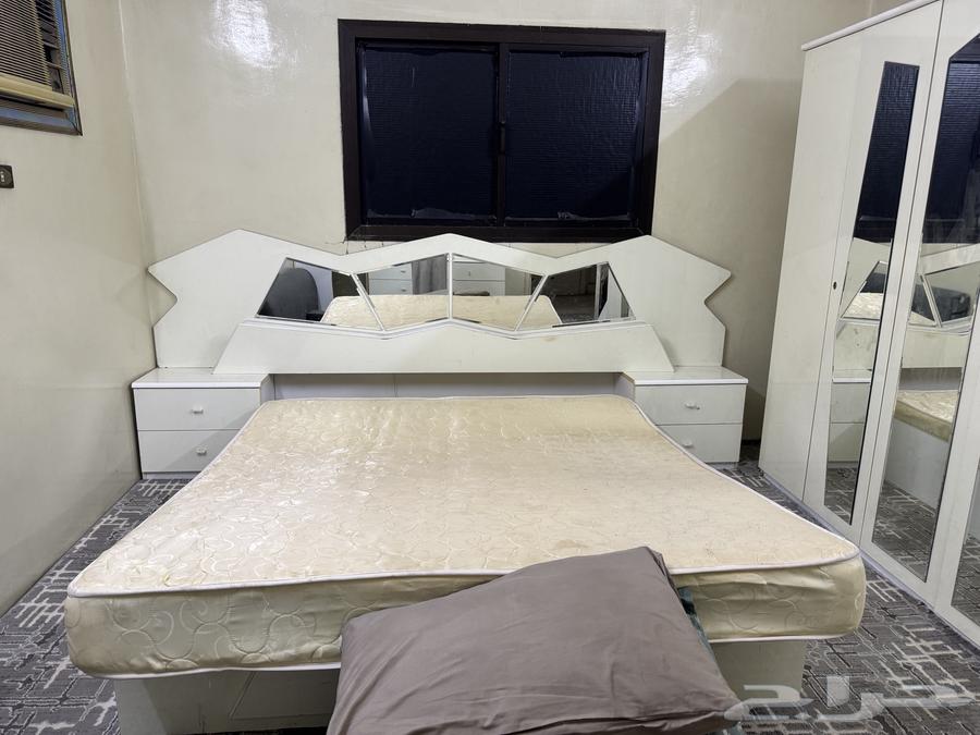 سرير وتسريحة للبيع المستعجل64485051277185110