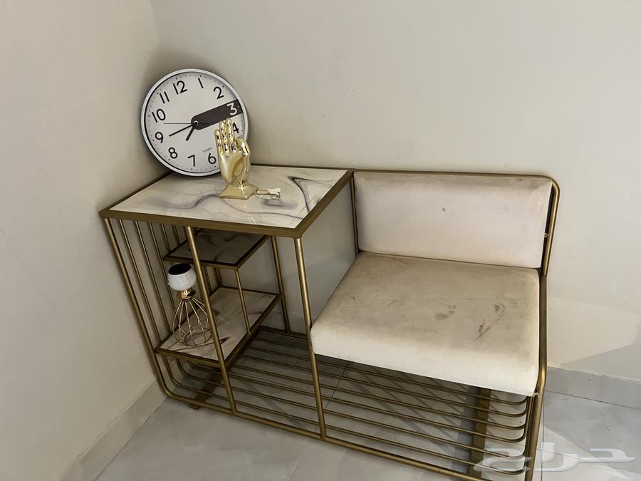 مغسله وطاوله تلفزون ومدخل مرايه مع الديكور الارضي64482864533761112