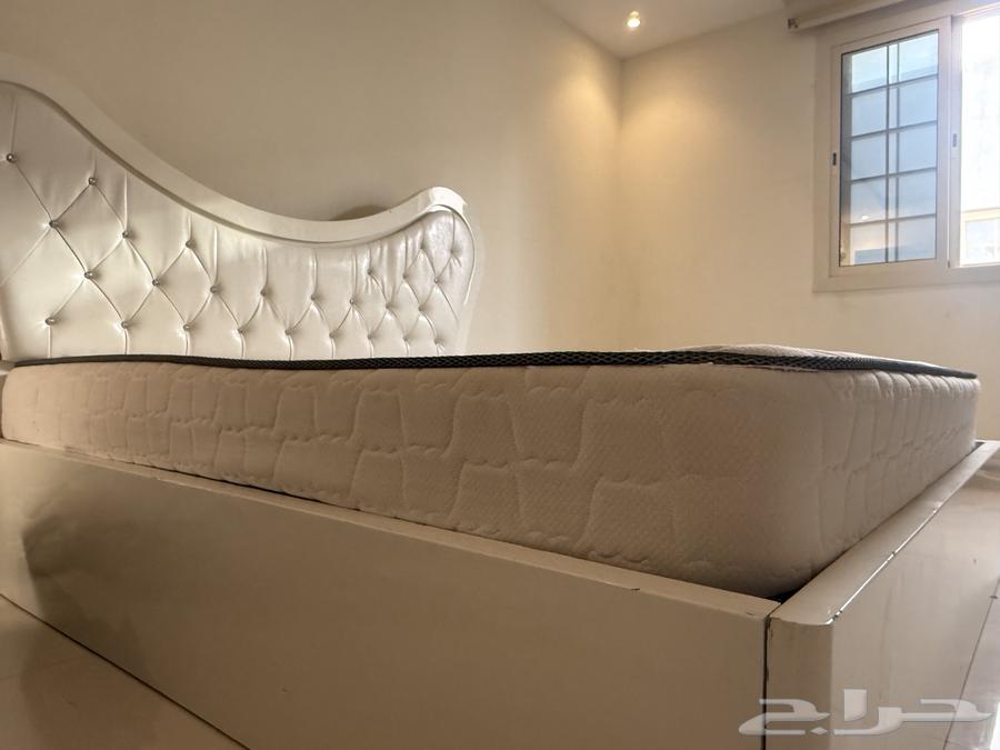 King Size Bed and Mattress64550053743233114