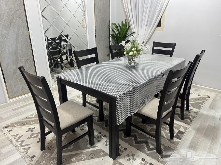 Dining table64480881483009111