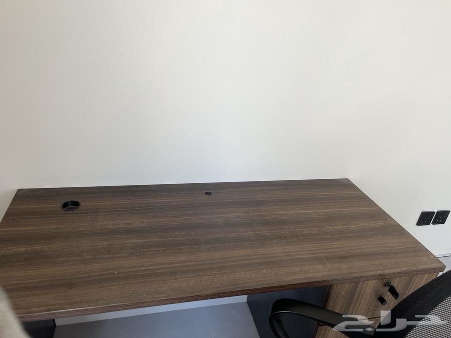 Table and chair64480991693441112