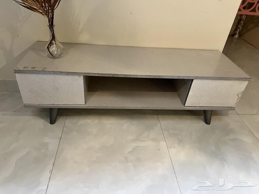 مغسله وطاوله تلفزون ومدخل مرايه مع الديكور الارضي64482864533761111