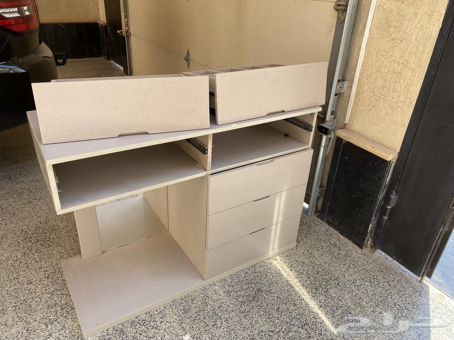 طاولة تسريحة نظيفه بيج رمادي64481141836545110