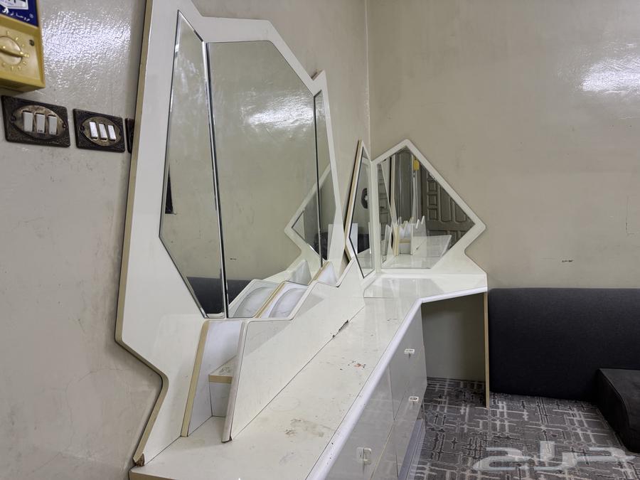 سرير وتسريحة للبيع المستعجل64485051277185111