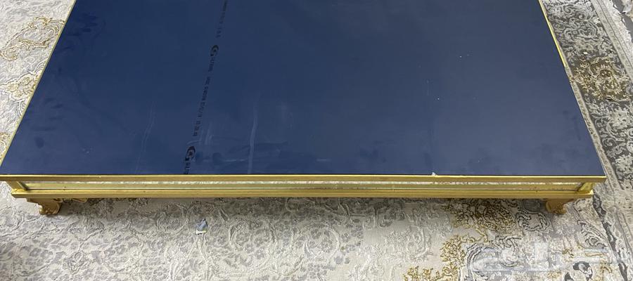 طاوله ارضيه معها اربع طاولات صغار نفس الشكل64481182903170113