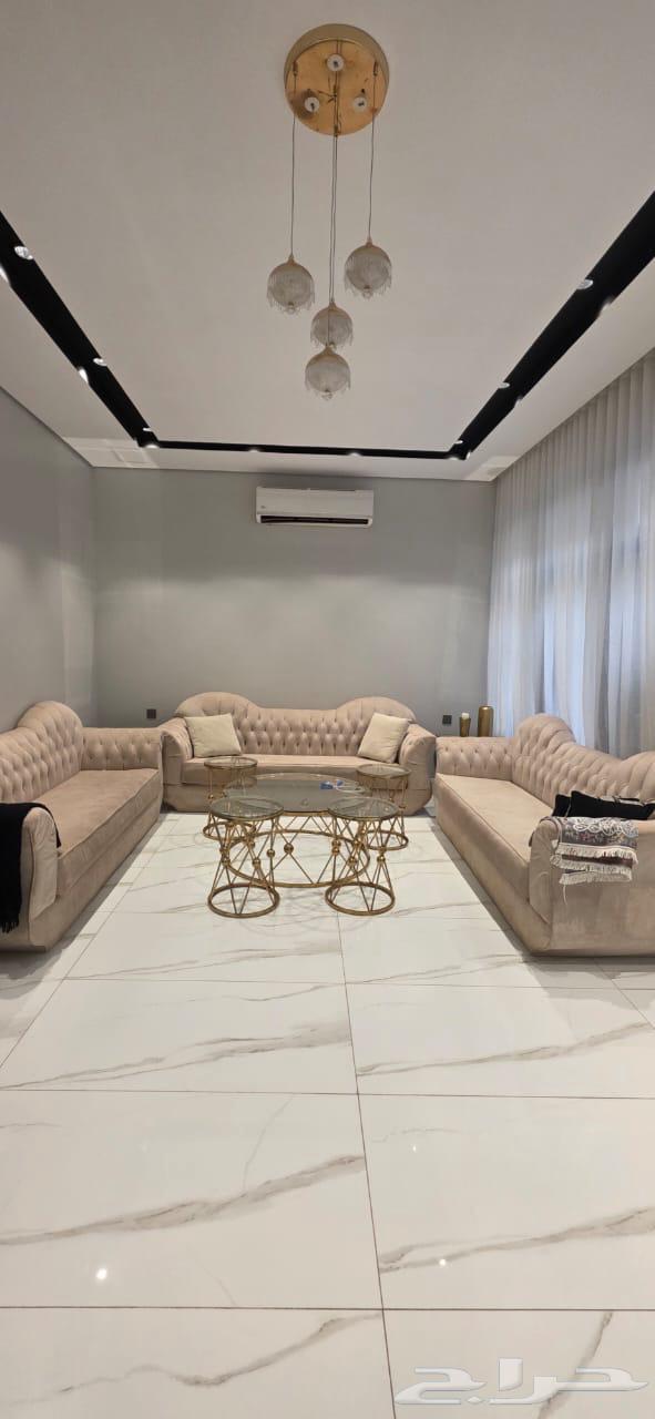 كنب شبه جديد 9 نفر 3 قطع و5 طاولات قزاز ذهبيه64482566214530111