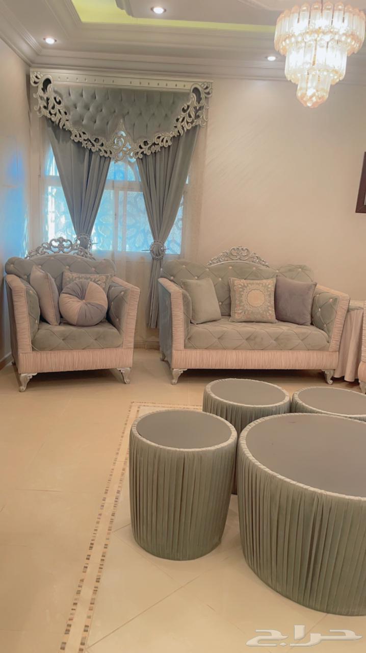 New lightly used sofa64481709281794110