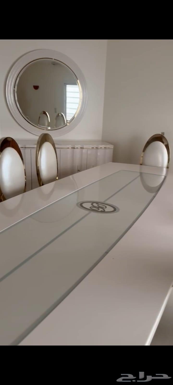 طاولة طعام شبه جديدة 12 كرسي64481141844865112