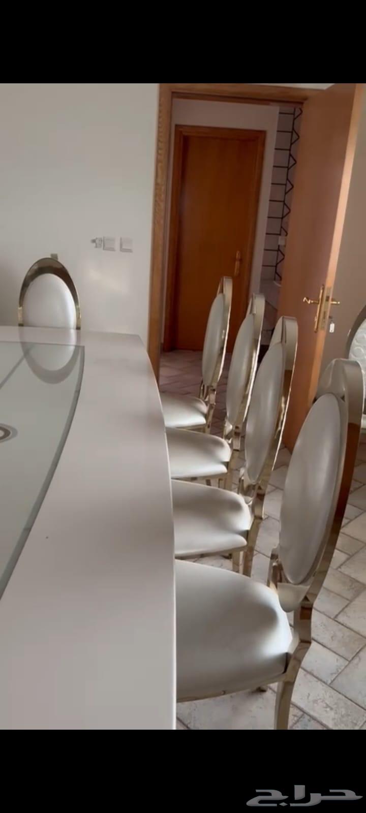 طاولة طعام شبه جديدة 12 كرسي64481141844865110