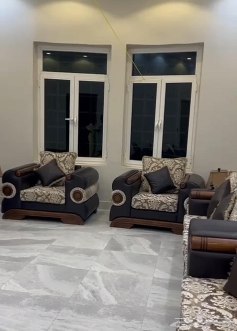 طاوله خشبيه (خشب تركي ). عدد  الكراسي 6   كنب 6 قطع خشب تركي64480702839681112