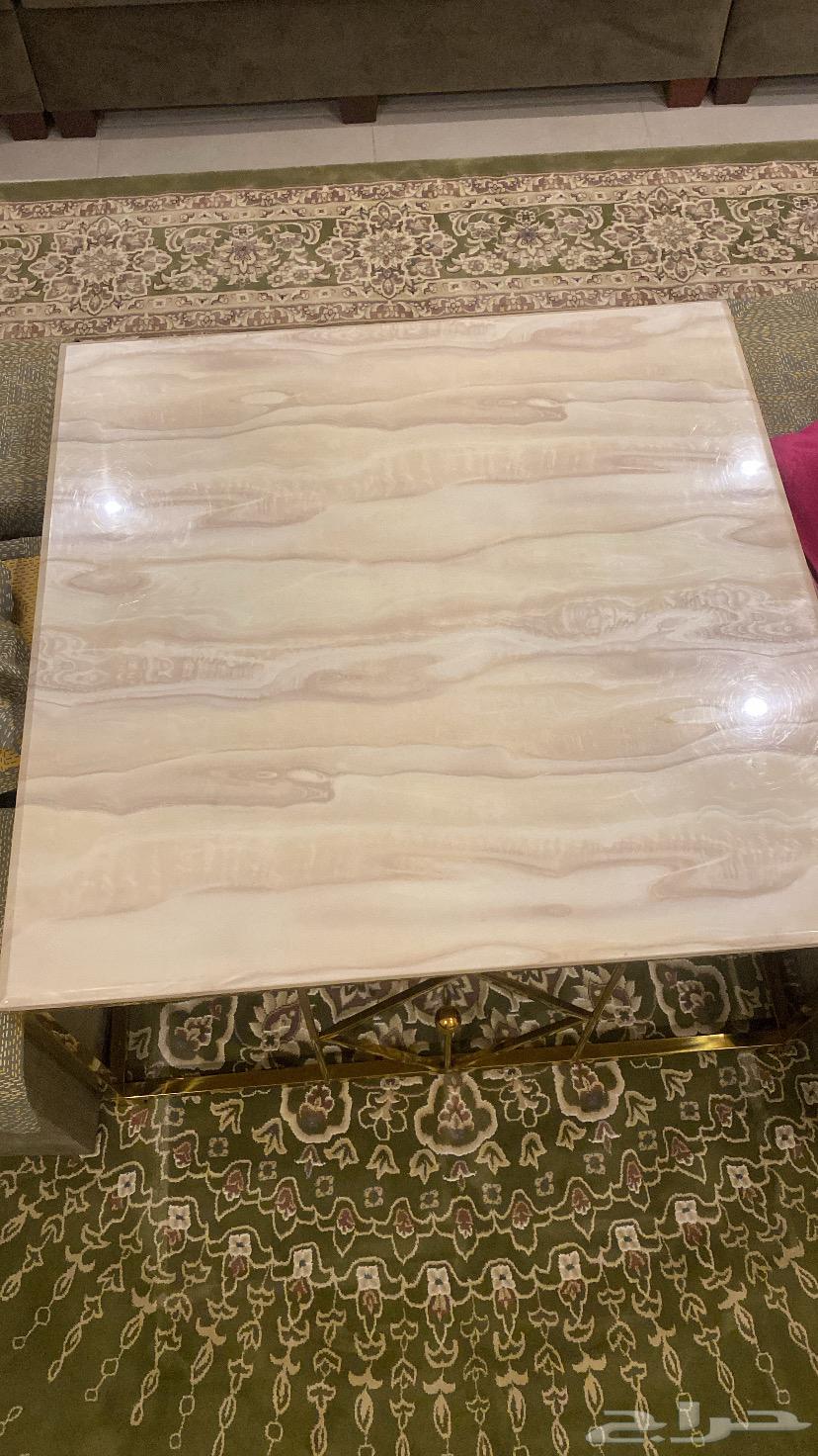 New marble tables64480579159554112