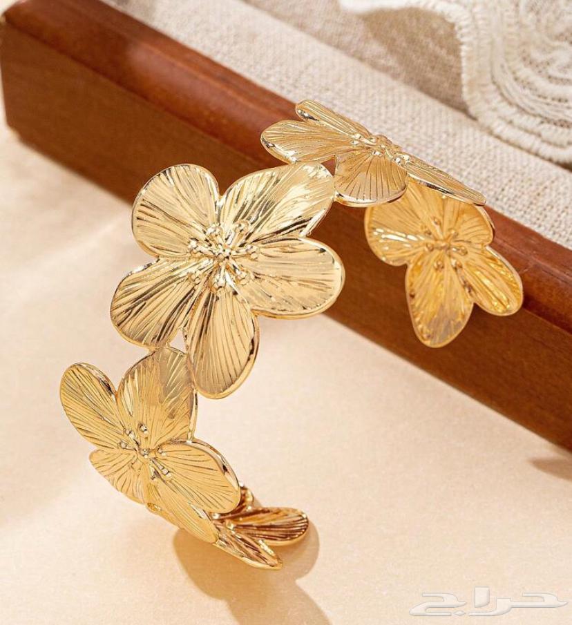 Bracelet for sale for 15, never worn, ordered 3 months ago64484457413377110