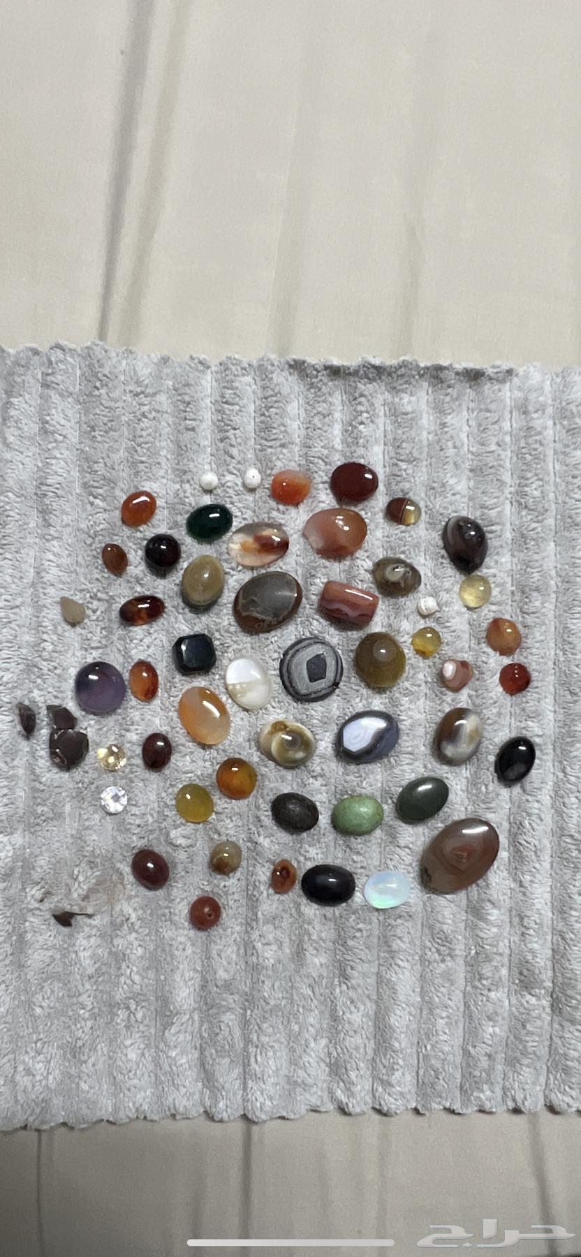 للبيع مجموعه احجار كريمه وحجر مرجان64482023323394111