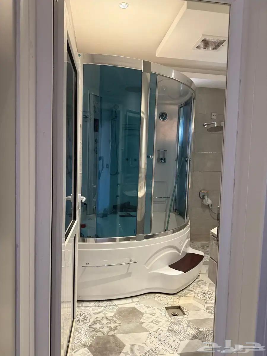 Clean and new jacuzzi64479548896002110