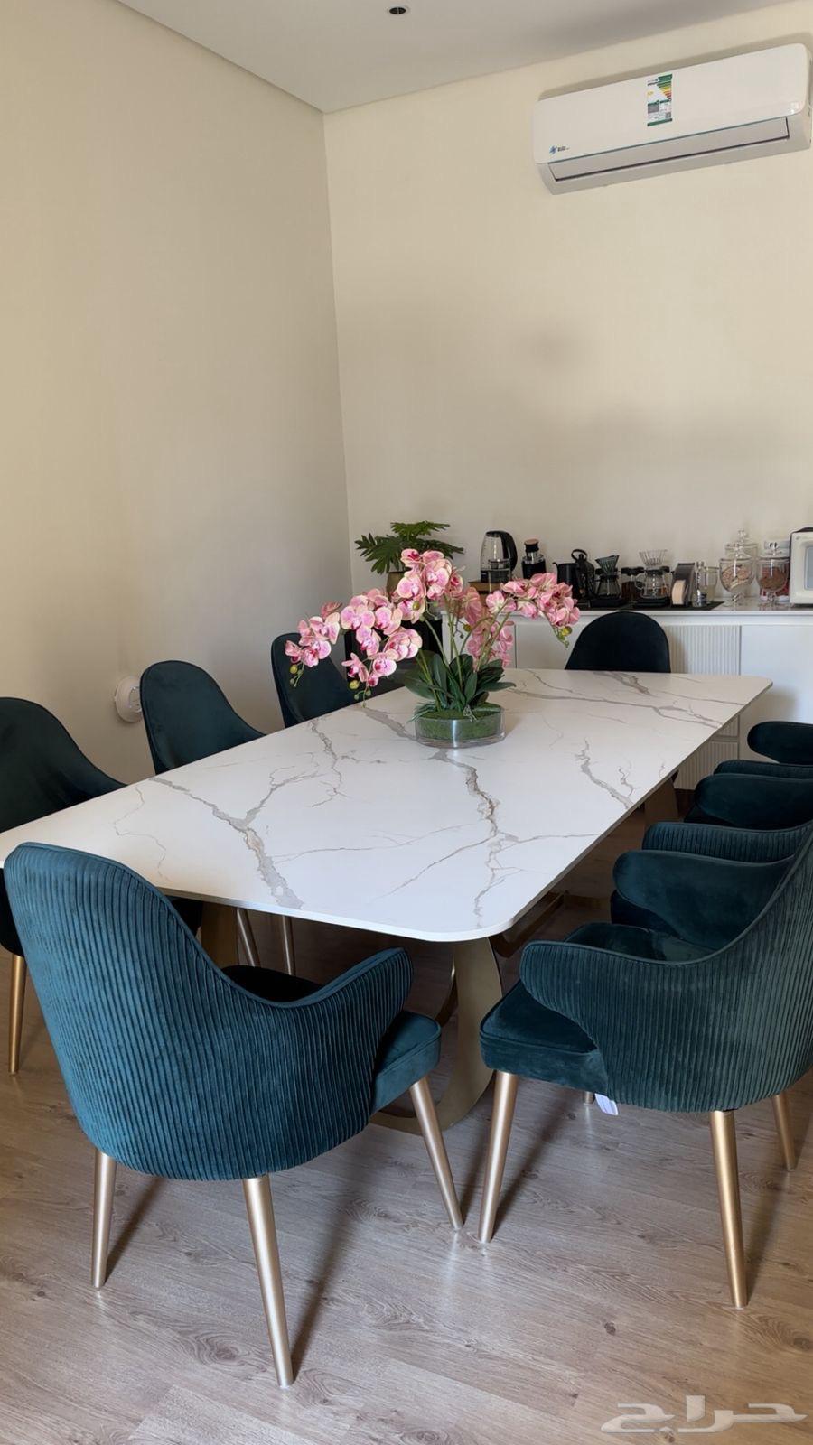 Dining table64482809895939110