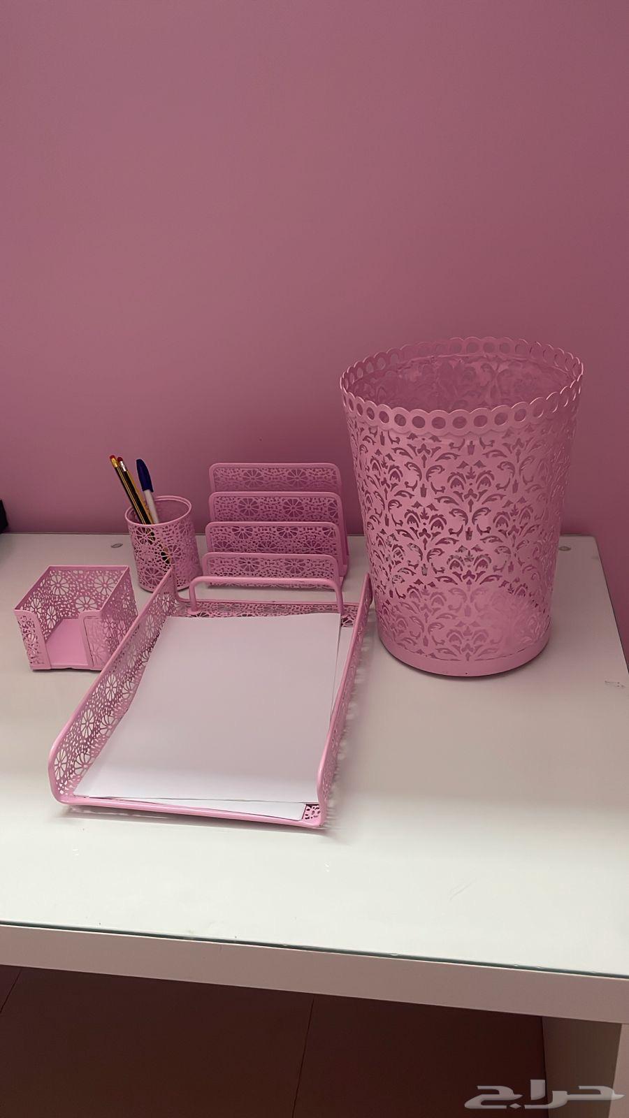 أدوات مكتبيه نظيفه وجديده64484580119939110