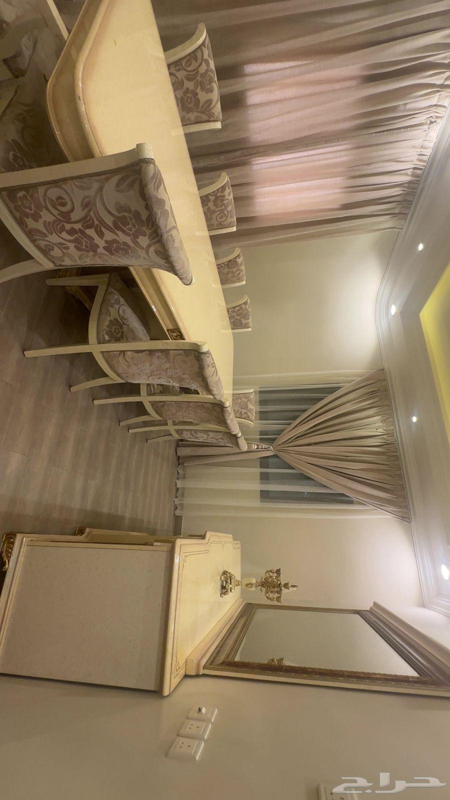 Clean dining table with 10 chairs64482390371458112