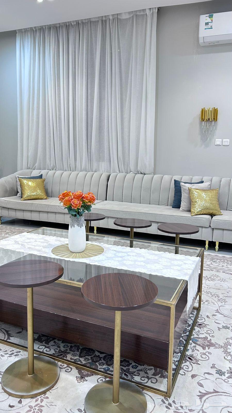 كنب وطاوله للبيع64483908910595114