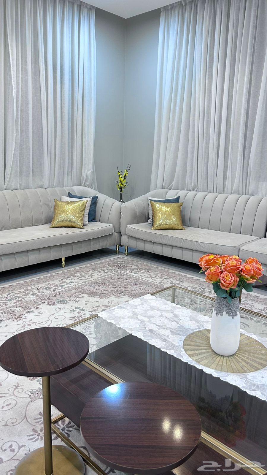 كنب وطاوله للبيع64483908910595110