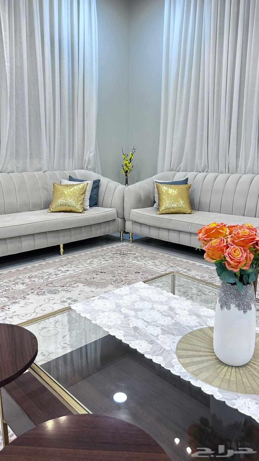 كنب وطاوله للبيع64483908910595112