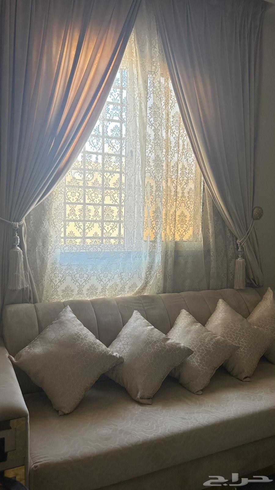 كنب تفصال. شبه جديد للبيع كامل مع السجادة64482674114562111